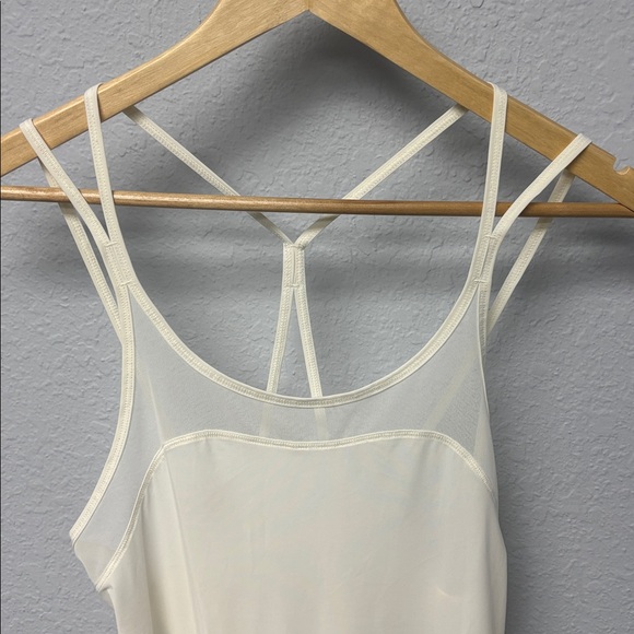 Lululemon Sz 4 Anew Singlet in 
White, Like New - Picture 4 of 10
